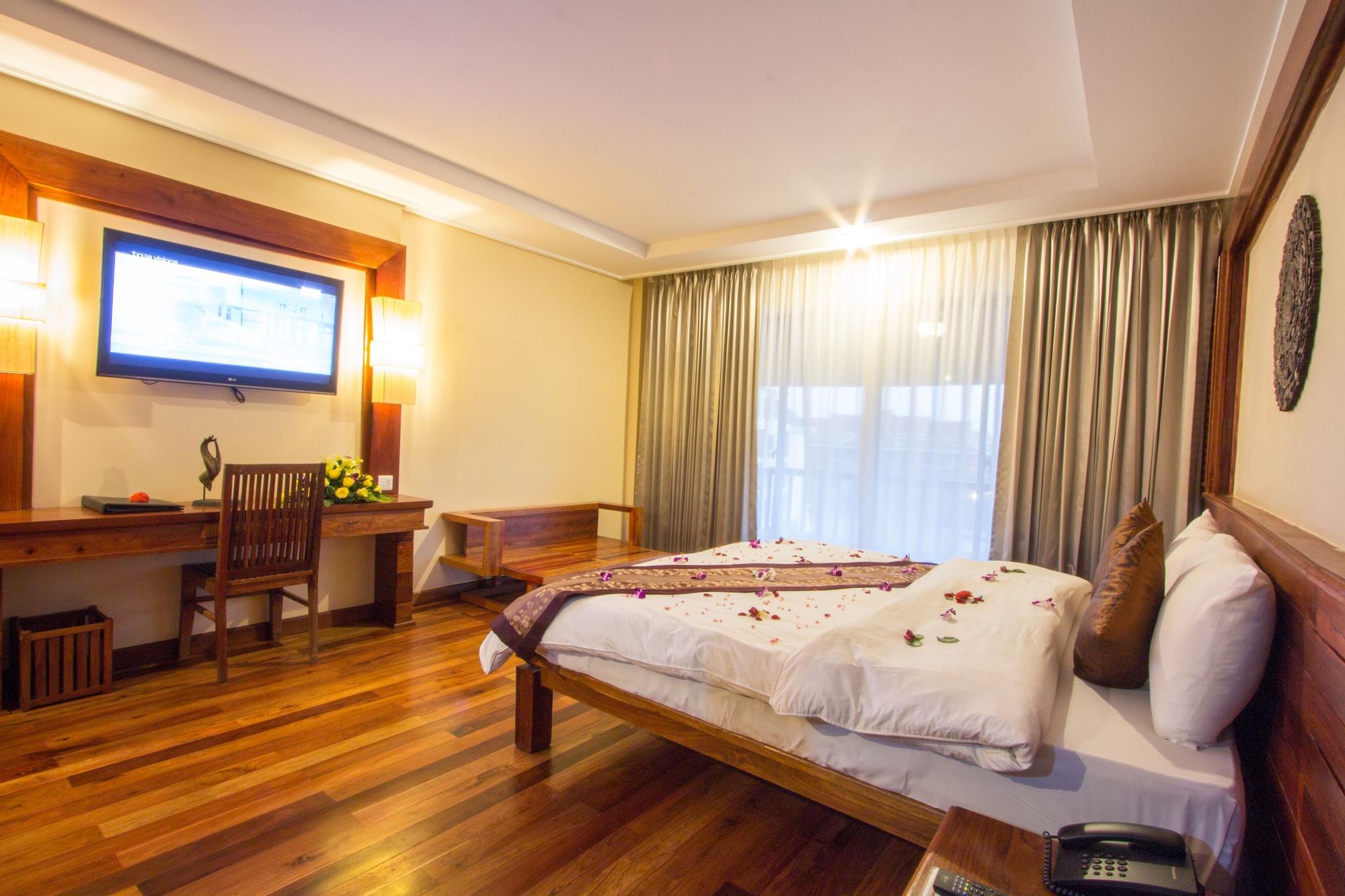 Royal Empire Premium Hotel Siem Reap Buitenkant foto
