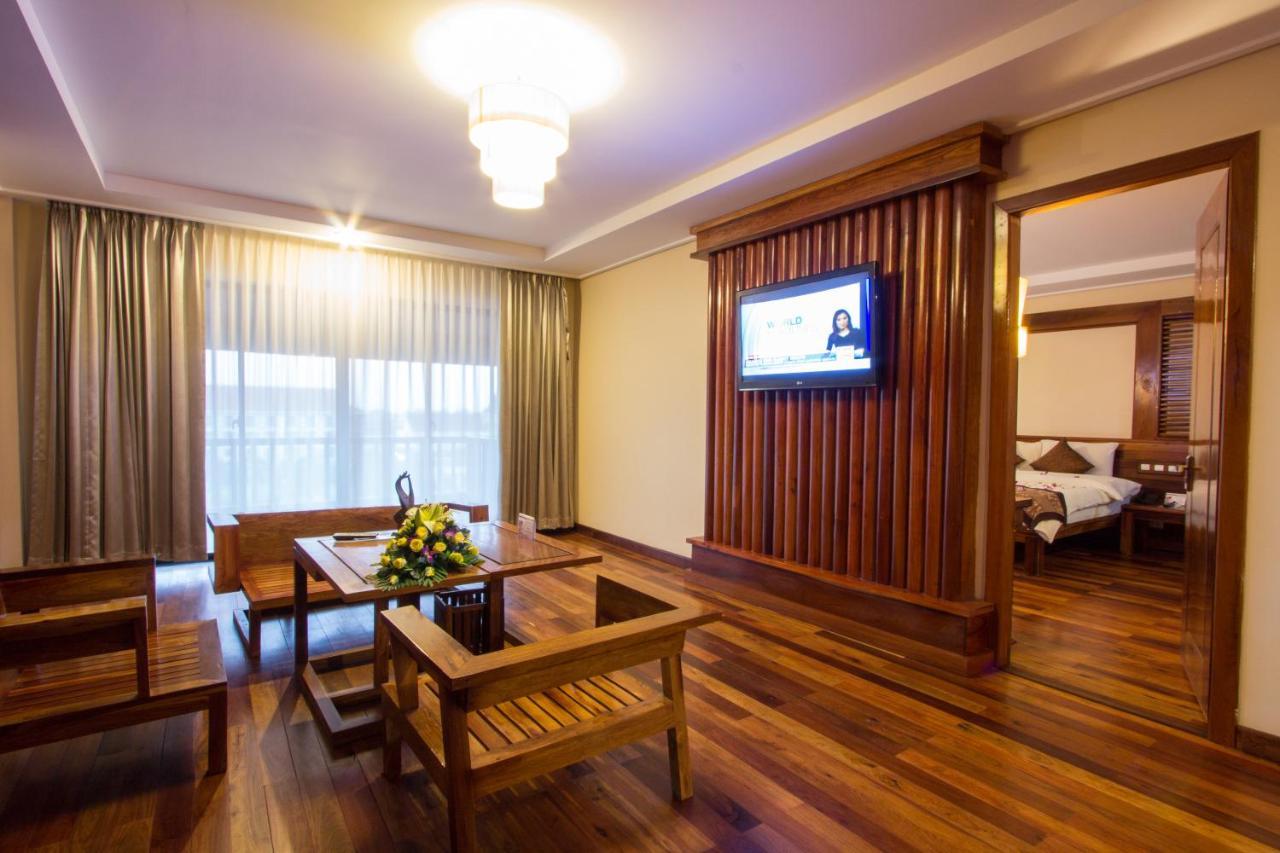 Royal Empire Premium Hotel Siem Reap Buitenkant foto