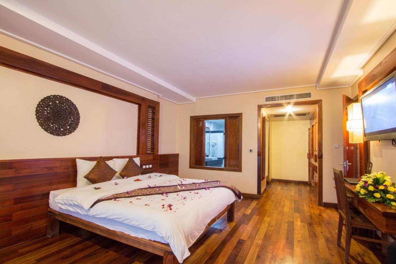 Royal Empire Premium Hotel Siem Reap Buitenkant foto