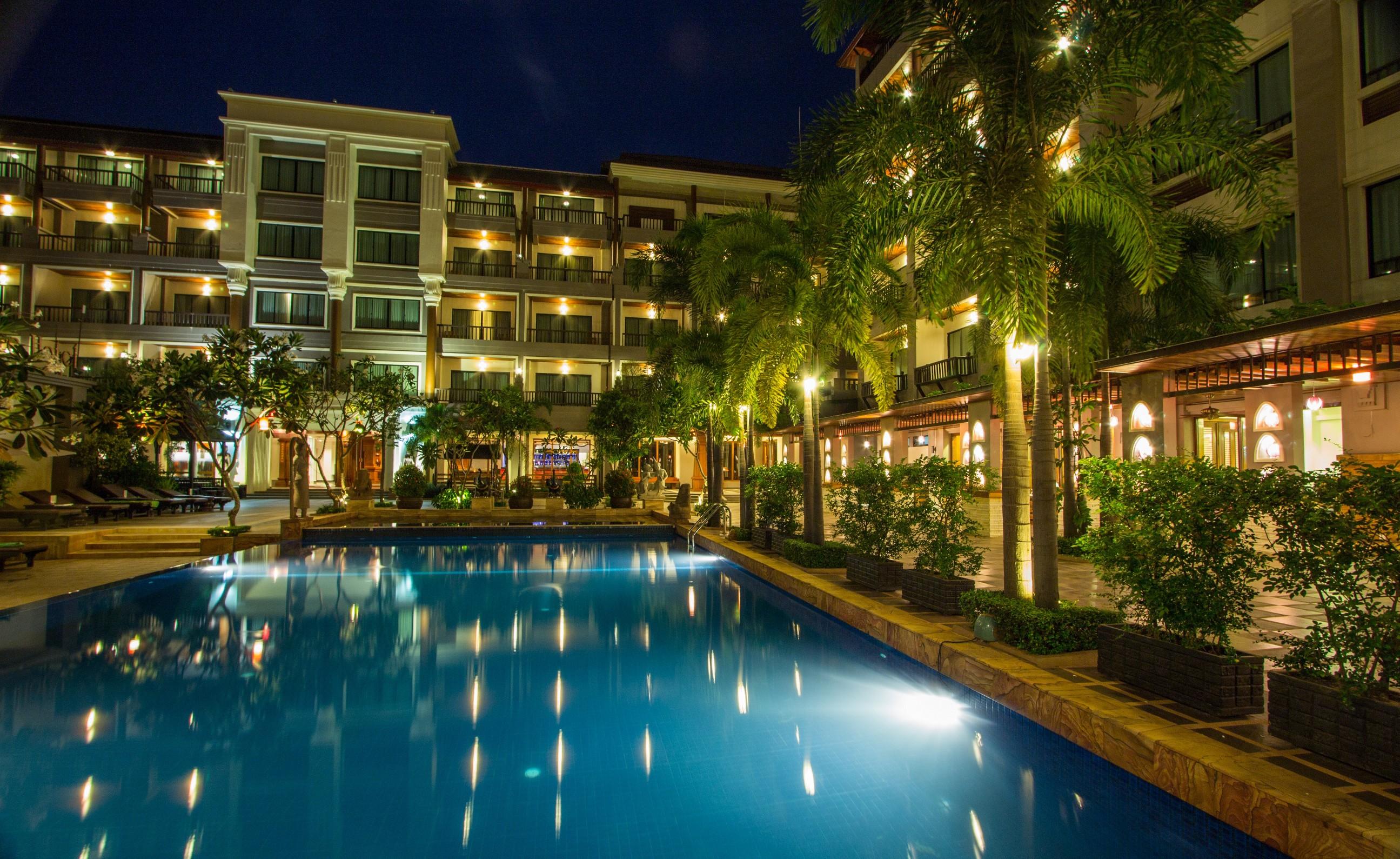 Royal Empire Premium Hotel Siem Reap Buitenkant foto