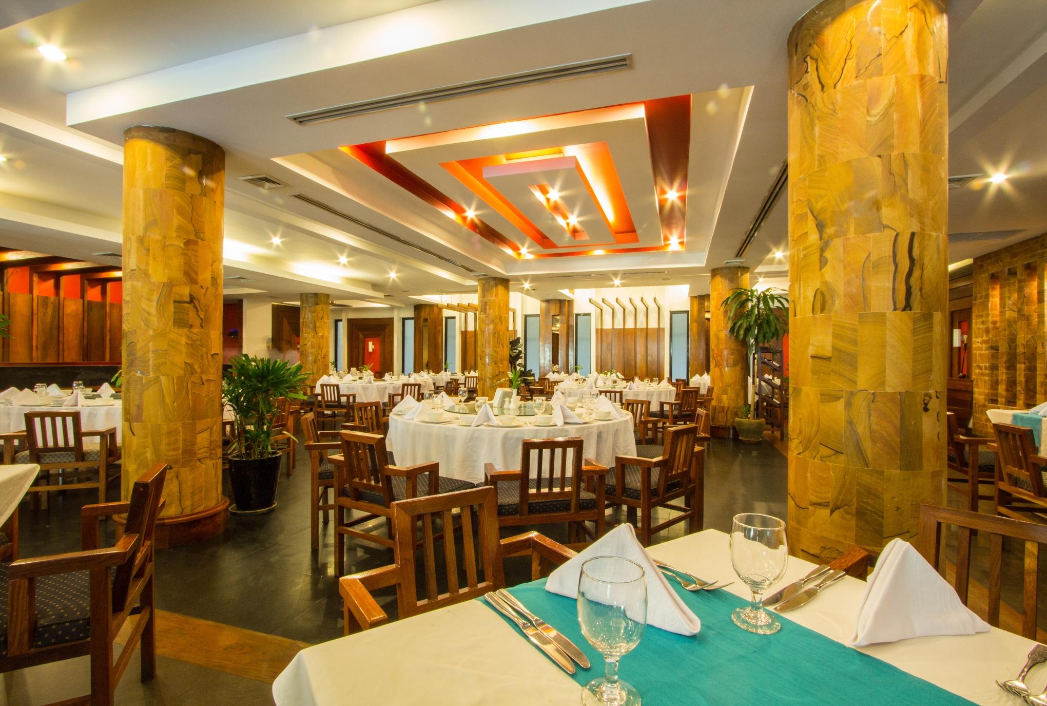 Royal Empire Premium Hotel Siem Reap Buitenkant foto