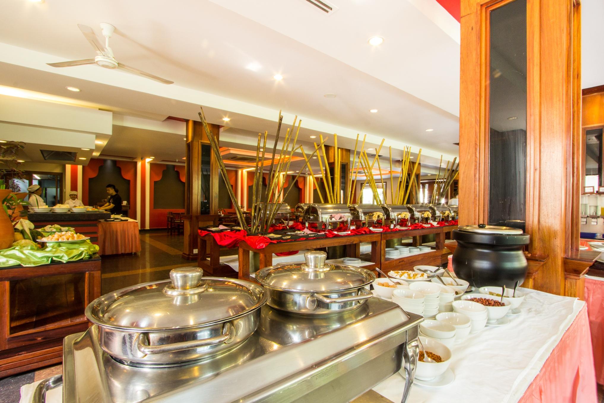 Royal Empire Premium Hotel Siem Reap Buitenkant foto