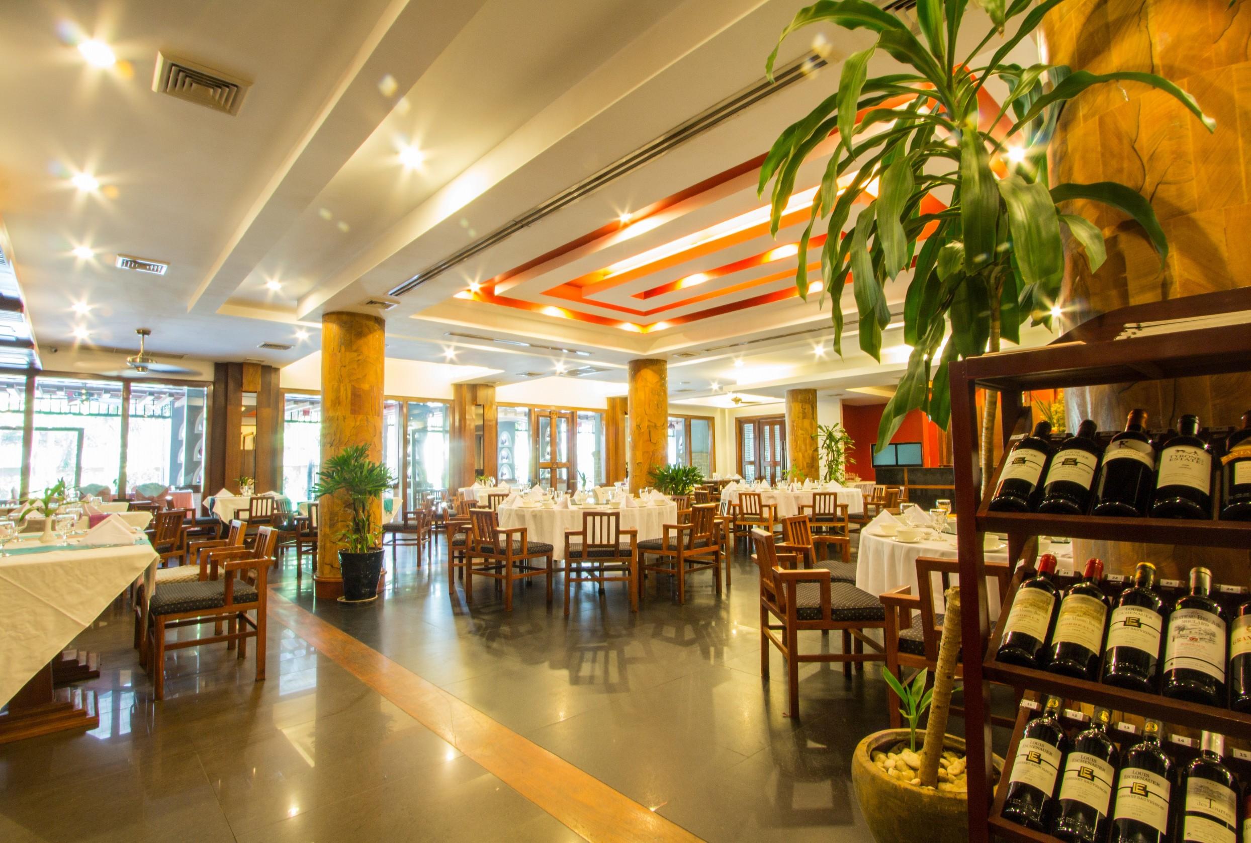 Royal Empire Premium Hotel Siem Reap Buitenkant foto