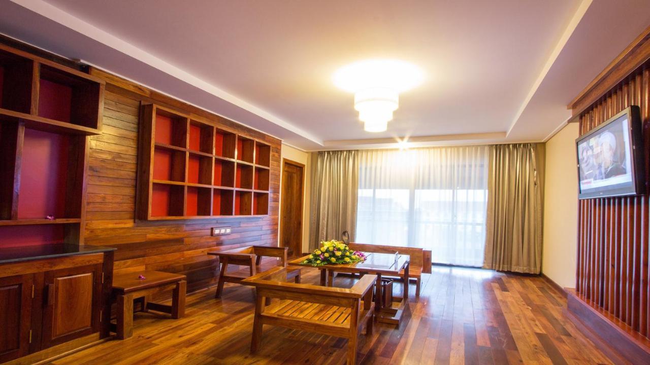 Royal Empire Premium Hotel Siem Reap Buitenkant foto