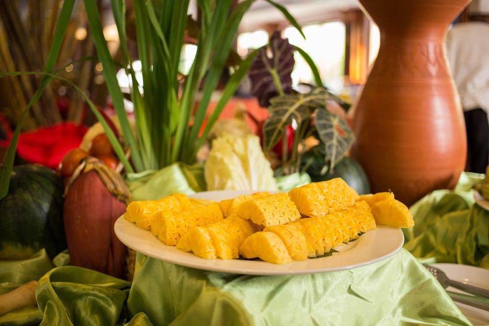 Royal Empire Premium Hotel Siem Reap Buitenkant foto