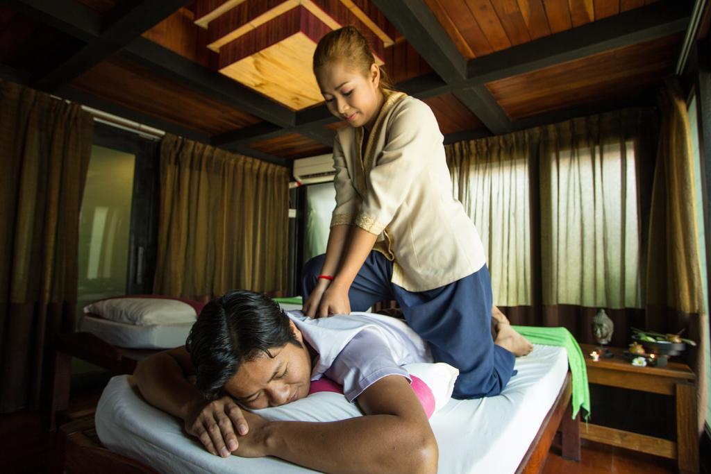 Royal Empire Premium Hotel Siem Reap Buitenkant foto