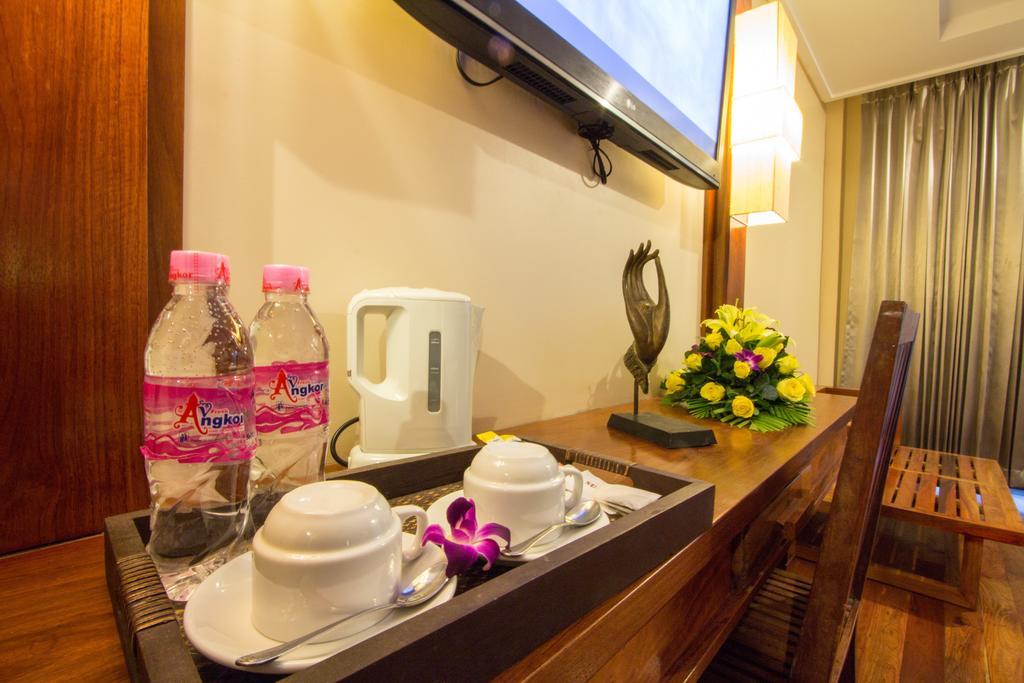 Royal Empire Premium Hotel Siem Reap Buitenkant foto