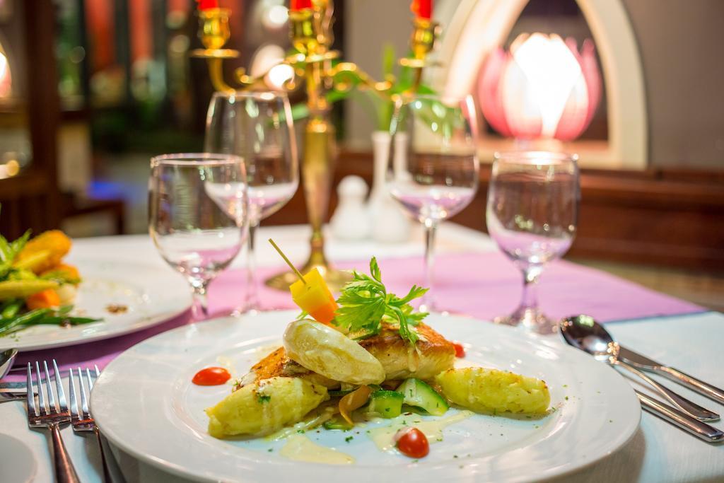 Royal Empire Premium Hotel Siem Reap Buitenkant foto
