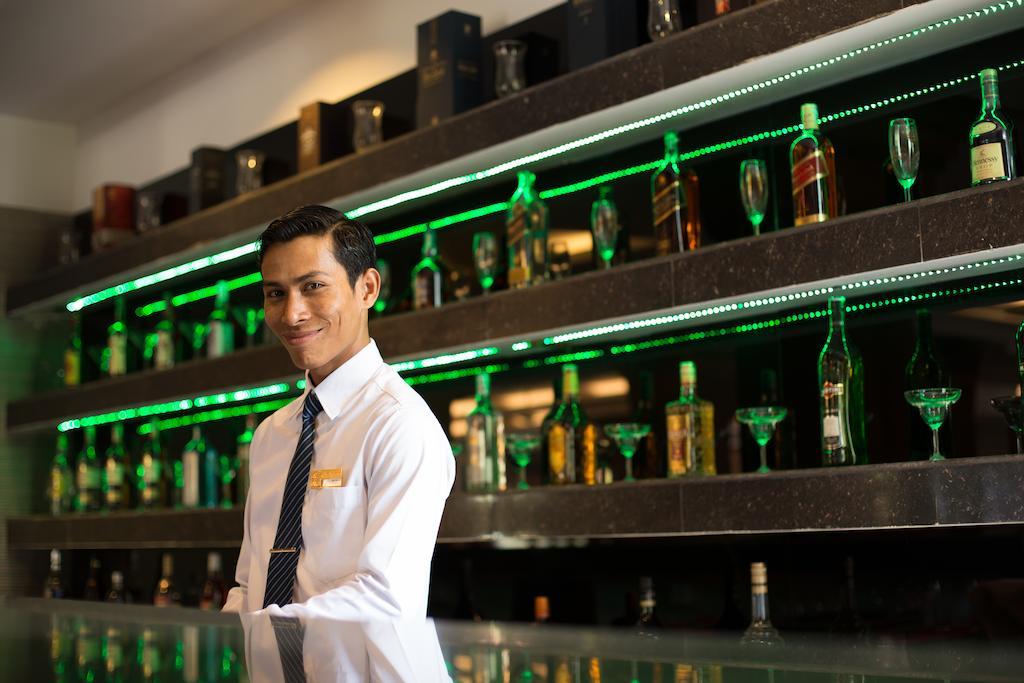 Royal Empire Premium Hotel Siem Reap Buitenkant foto