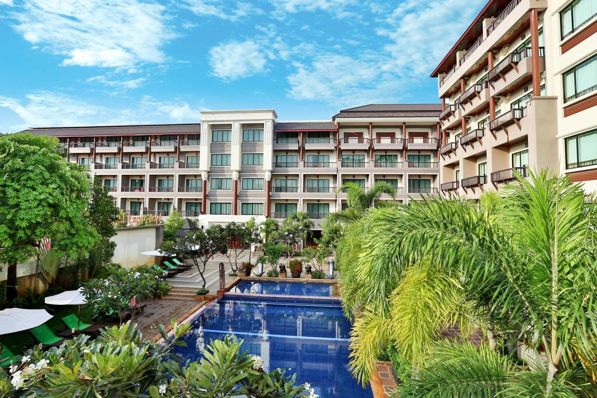 Royal Empire Premium Hotel Siem Reap Buitenkant foto