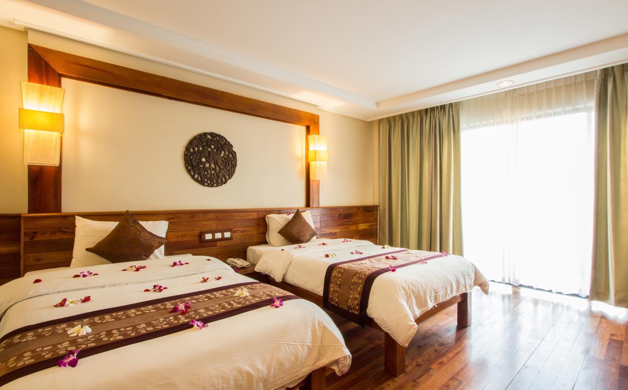 Royal Empire Premium Hotel Siem Reap Buitenkant foto