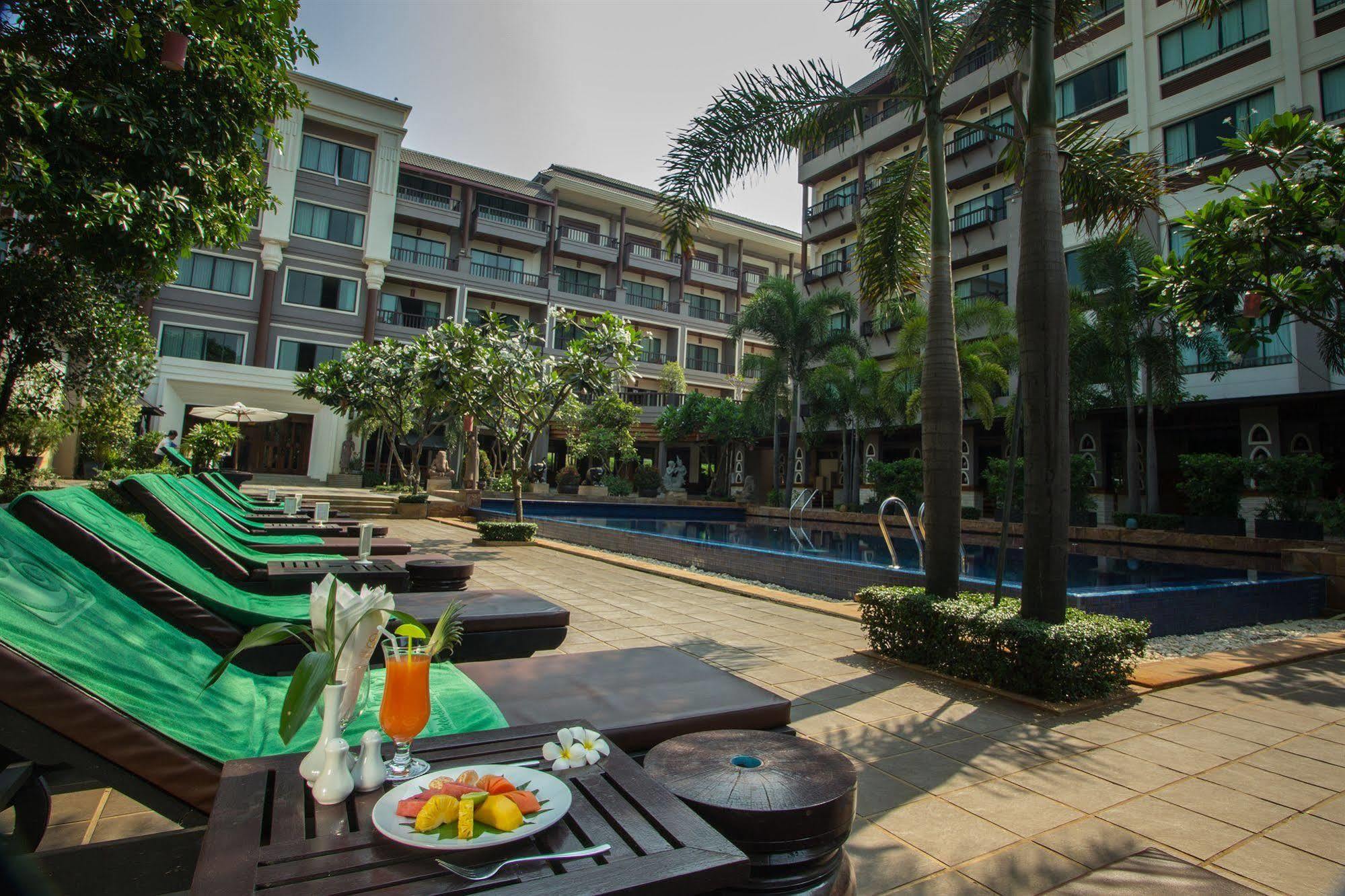 Royal Empire Premium Hotel Siem Reap Buitenkant foto
