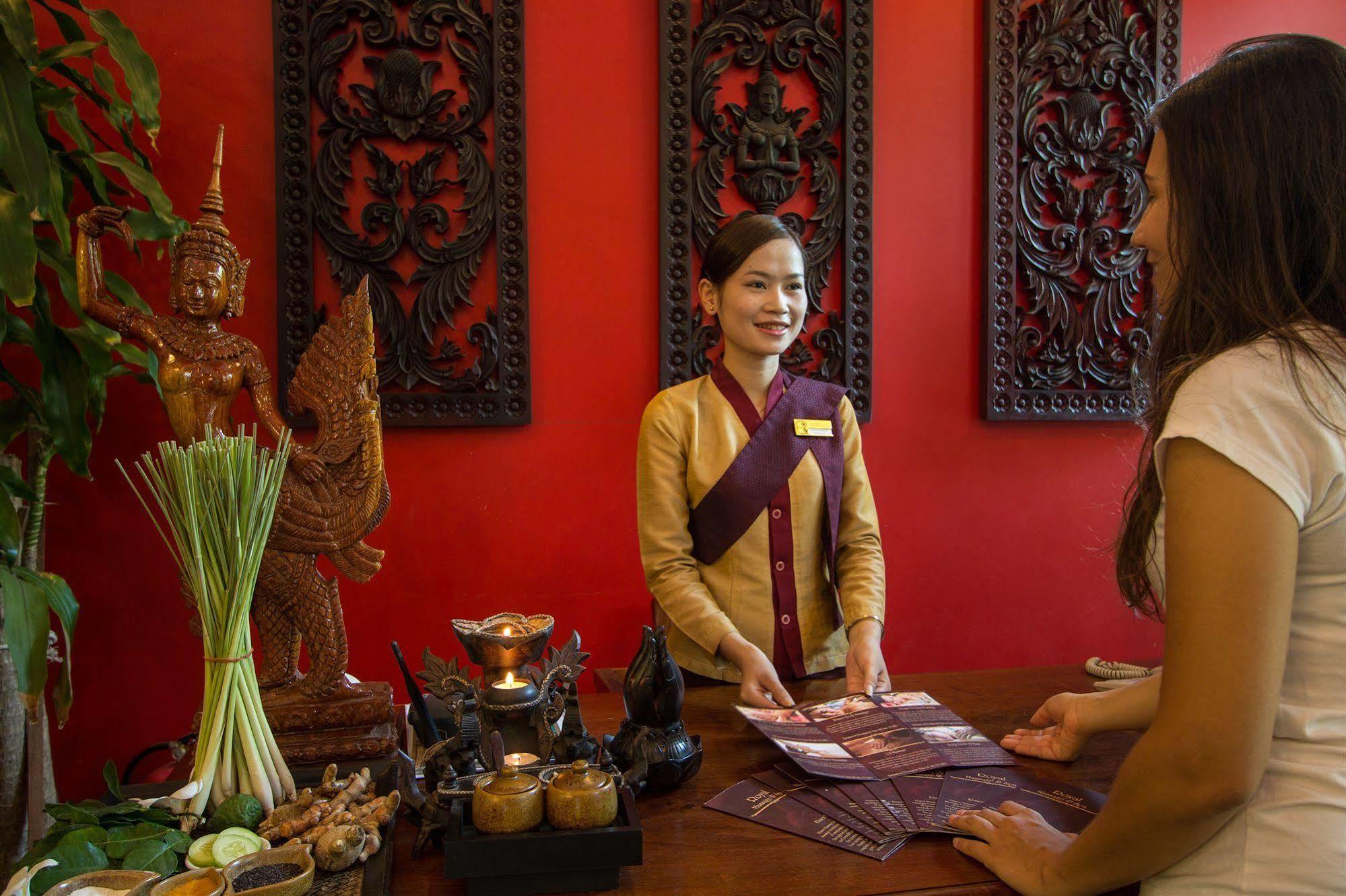 Royal Empire Premium Hotel Siem Reap Buitenkant foto