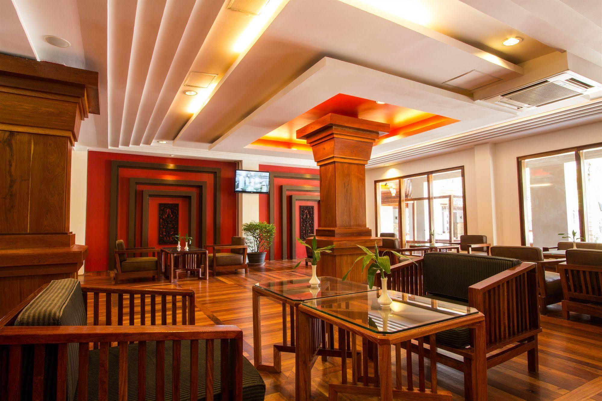 Royal Empire Premium Hotel Siem Reap Buitenkant foto