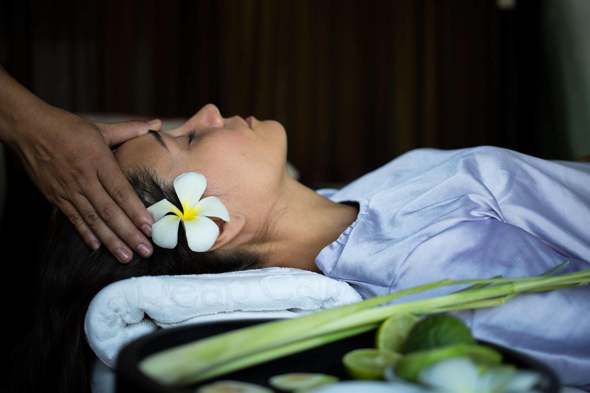Royal Empire Premium Hotel Siem Reap Buitenkant foto