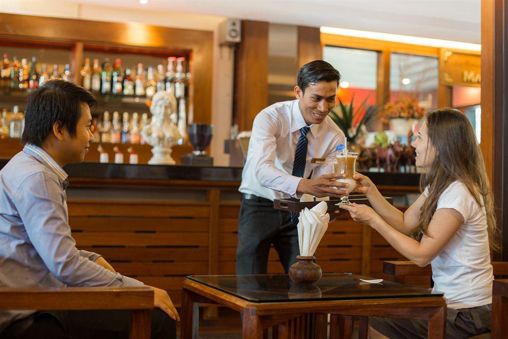 Royal Empire Premium Hotel Siem Reap Buitenkant foto
